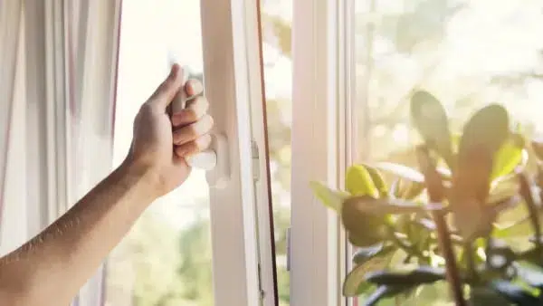 Maison humide : aérer sa maison régulièrement